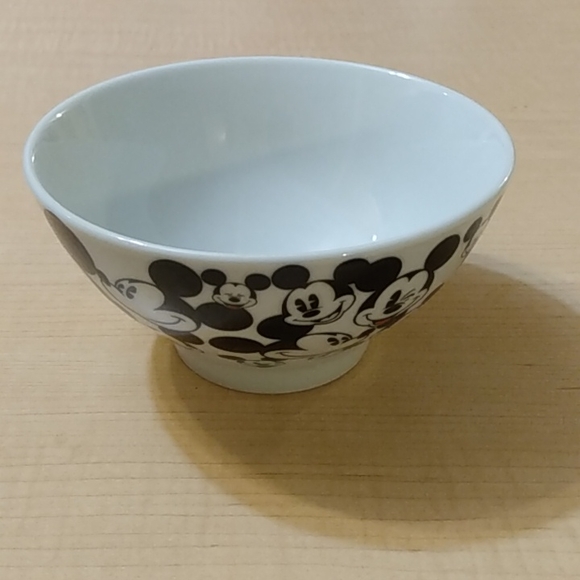 Set of 4 Disney Mickey Mouse Ceramic Soup Rice Bowls - Picture 2 of 8